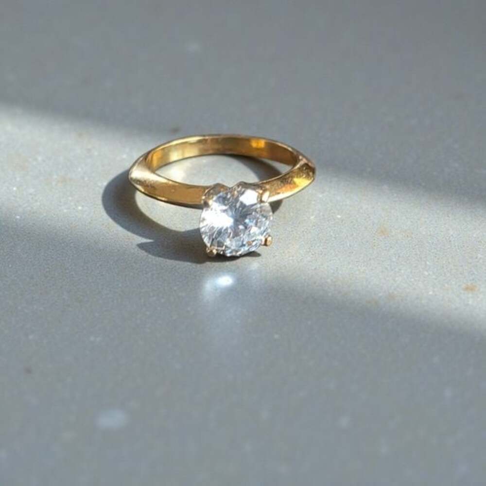 Gold Solitaire Ring Size 4 Round Crystal Stone Classic Minimalist Band